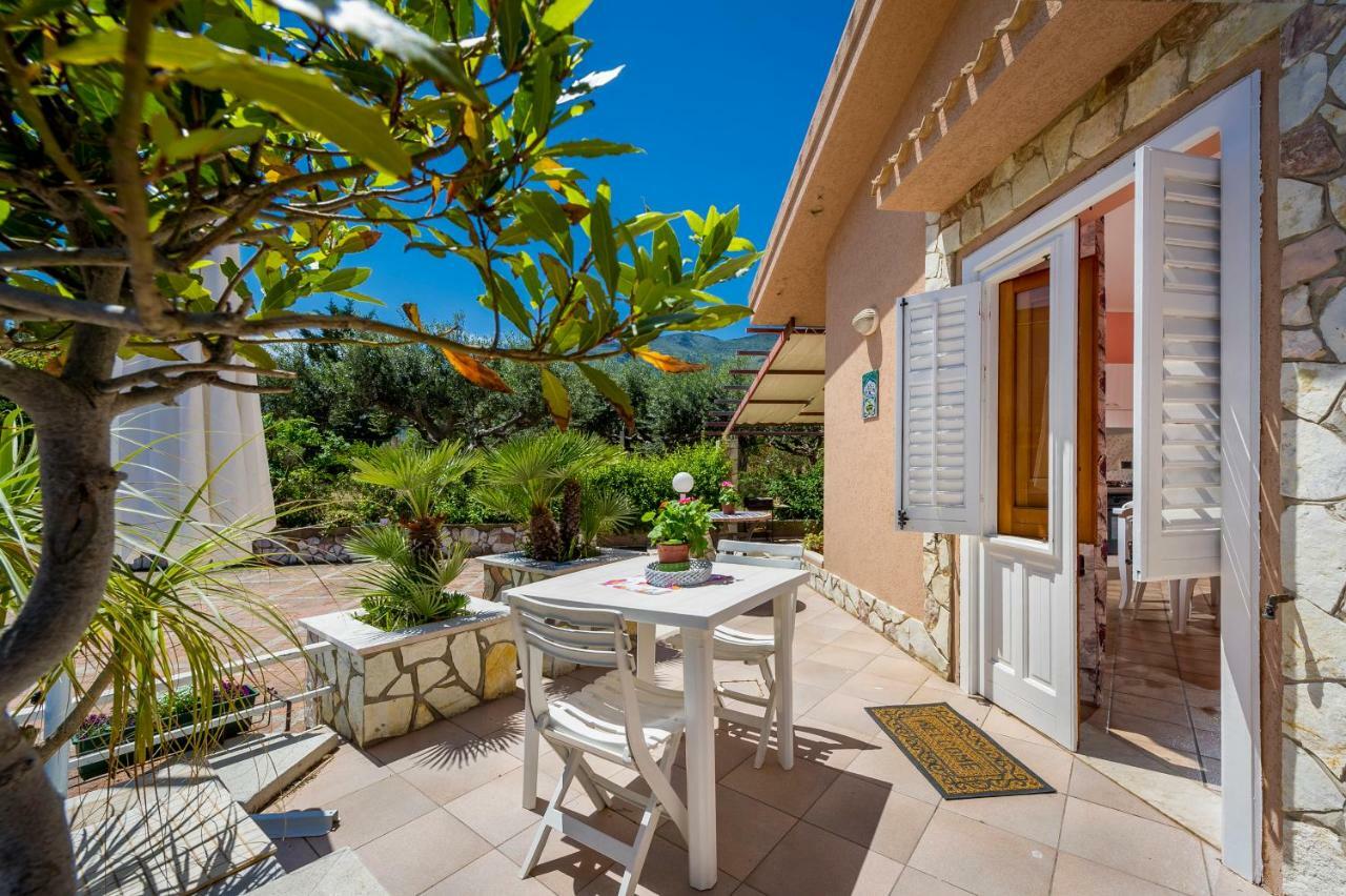 קאסטלמארה דל גולפו Villa Oasi Del Relax מראה חיצוני תמונה