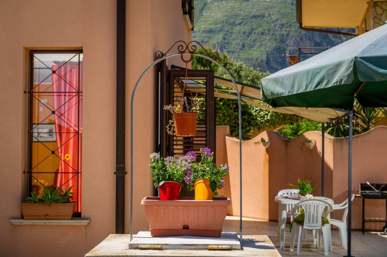 קאסטלמארה דל גולפו Villa Oasi Del Relax מראה חיצוני תמונה