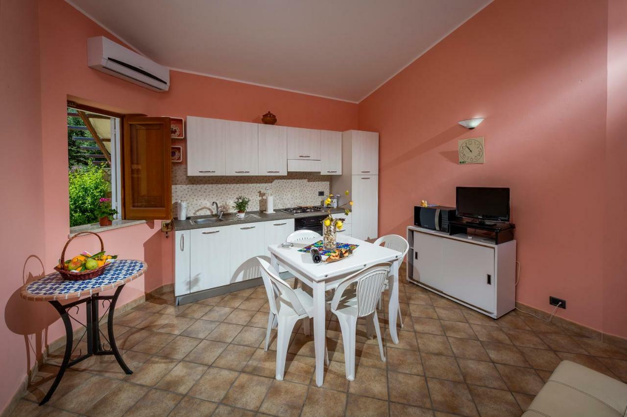 קאסטלמארה דל גולפו Villa Oasi Del Relax מראה חיצוני תמונה