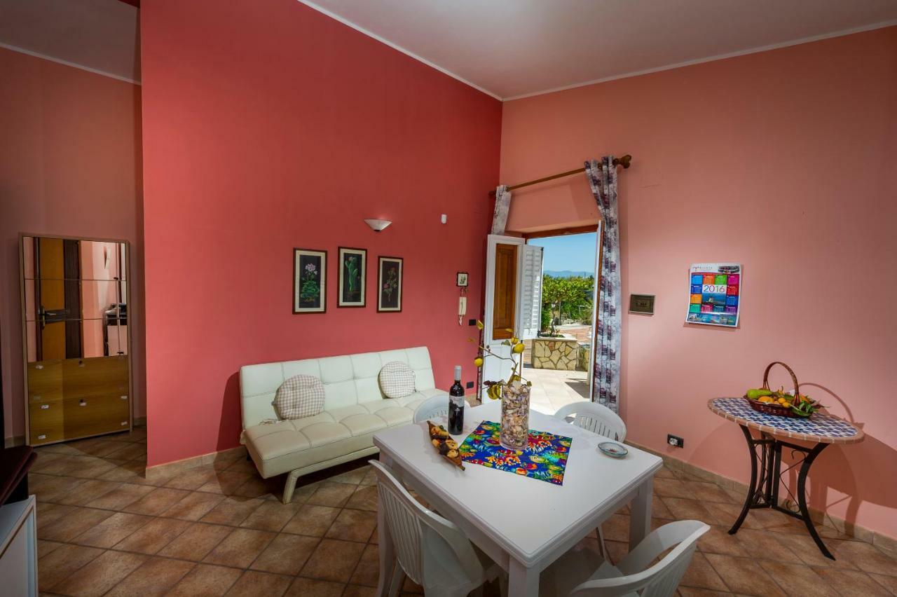 קאסטלמארה דל גולפו Villa Oasi Del Relax מראה חיצוני תמונה